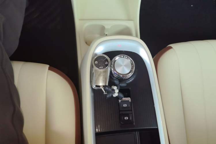 Used ORA Good Cat 2021 400km Standard Range Venus Edition Lithium-Ion Battery Gear Lever