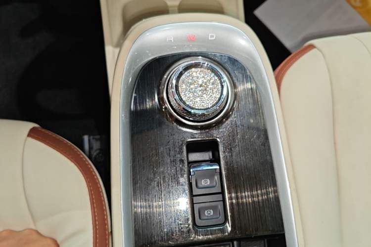 Used ORA Good Cat 2021 500km Long-Range Poseidon Edition Lithium-Ion Battery Gear Lever