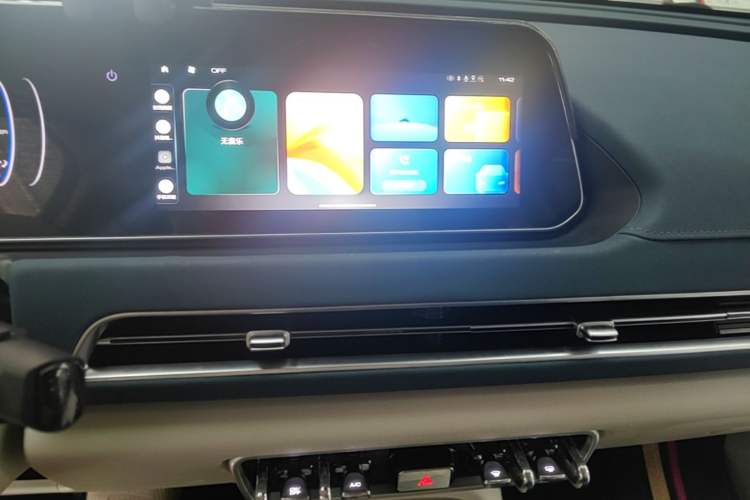 Used ORA Good Cat 2021 400km Standard Range Athena Edition Lithium-Ion Battery Audio And AC Panel