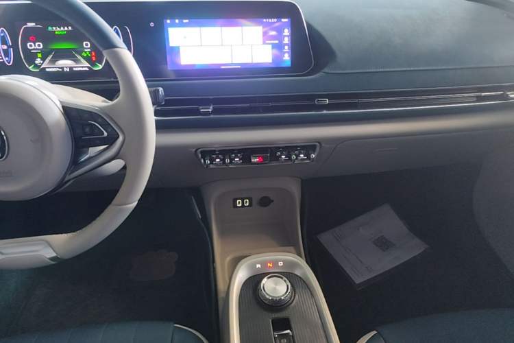 Used ORA Good Cat 2021 400km Standard Range Athena Edition Lithium-Ion Battery Audio And AC Panel
