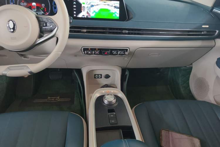 Used ORA Good Cat 2021 400km Standard Range Venus Edition Lithium-Ion Battery Audio And AC Panel