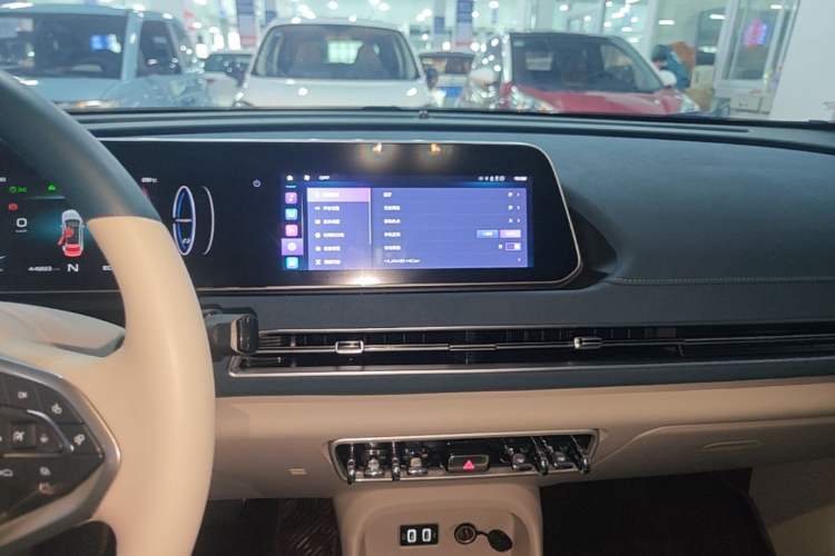 Used ORA Good Cat 2021 400km Standard Range Athena Edition Lithium-Ion Battery Audio And AC Panel