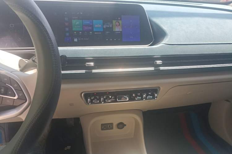 Used ORA Good Cat 2021 400km Standard Range Athena Edition Lithium-Ion Battery Audio And AC Panel