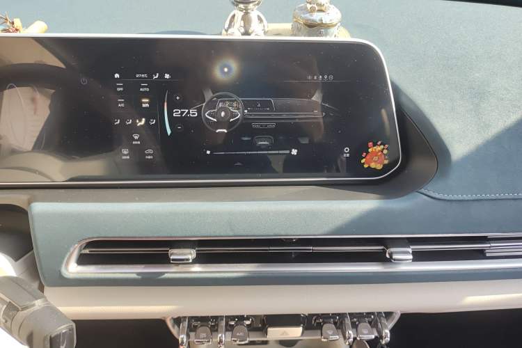 Used ORA Good Cat 2021 400km Standard Range Venus Edition Lithium-Ion Battery Audio And AC Panel
