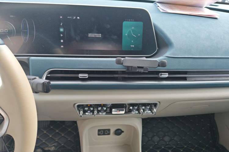 Used ORA Good Cat 2021 500km Long-Range Poseidon Edition Lithium-Ion Battery Audio And AC Panel