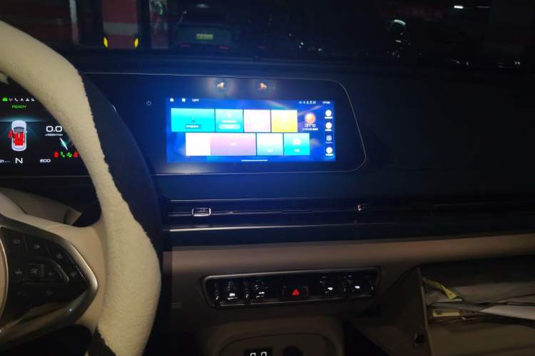 Used ORA Good Cat 2021 400km Standard Range Athena Edition Lithium-Ion Battery Audio And AC Panel