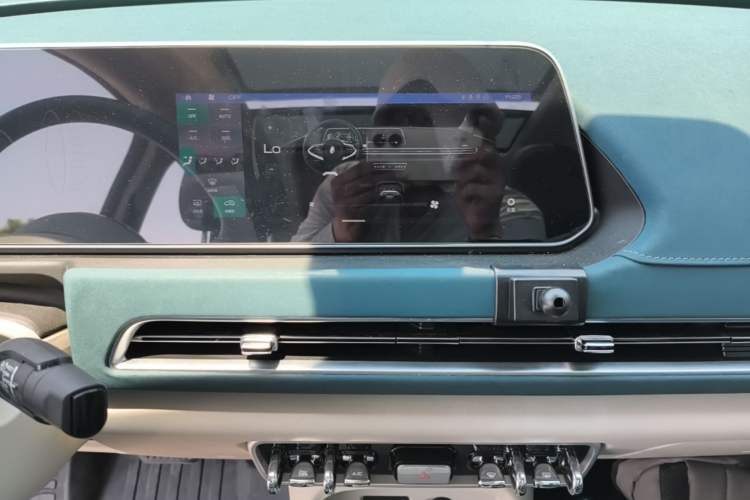 Used ORA Good Cat 2021 400km Standard Range Athena Edition Lithium-Ion Battery Audio And AC Panel