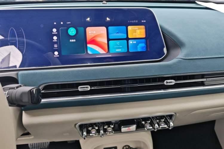 Used ORA Good Cat 2021 500km Long-Range Poseidon Edition Lithium-Ion Battery Audio And AC Panel