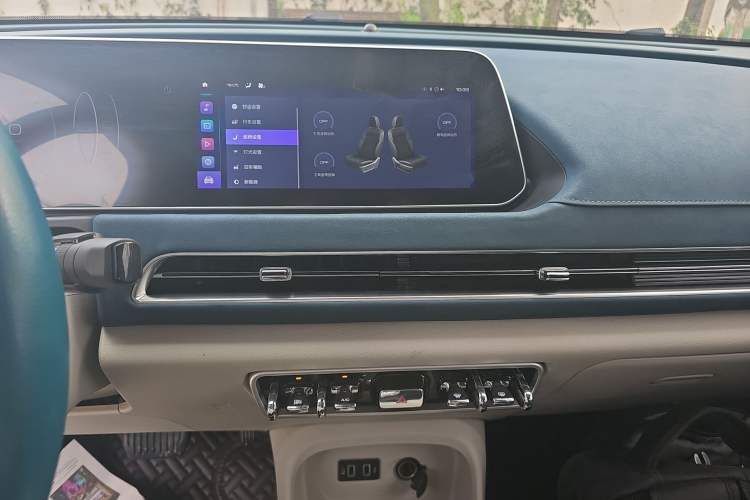 Used ORA Good Cat 2021 400km Standard Range Athena Edition Lithium-Ion Battery Audio And AC Panel