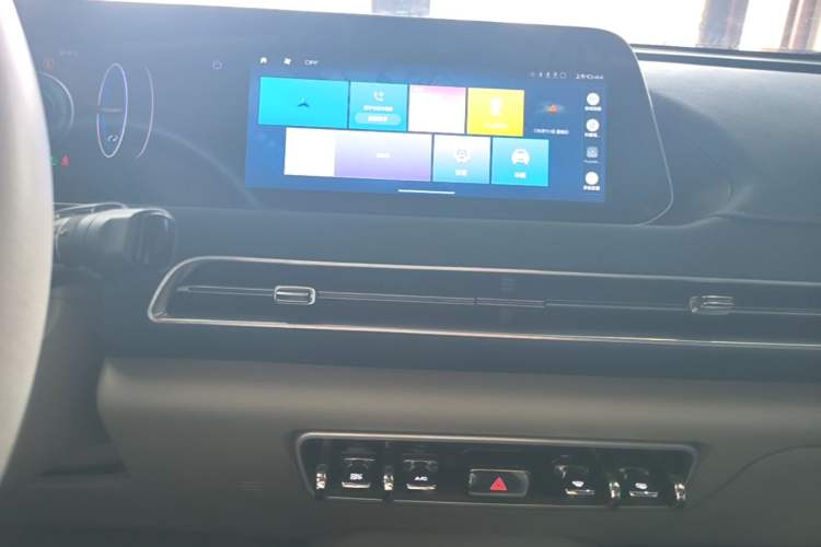 Used ORA Good Cat 2021 400km Standard Range Athena Edition Lithium-Ion Battery Audio And AC Panel