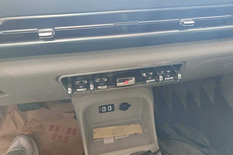 Used ORA Good Cat 2021 400km Standard Range Venus Edition Lithium-Ion Battery Audio And AC Panel