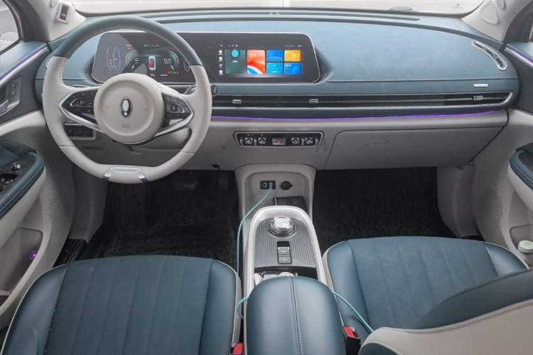 Used ORA Good Cat 2021 400km Standard Range Athena Edition Lithium-Ion Battery Center Console