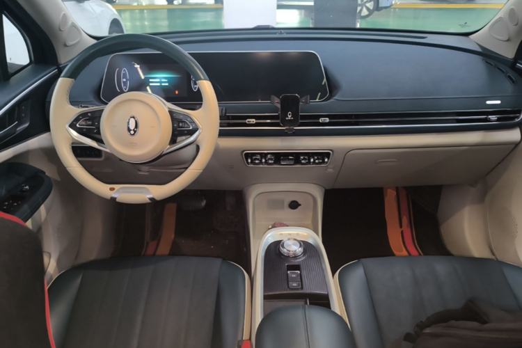 Used ORA Good Cat 2021 400km Standard Range Venus Edition Lithium Iron Phosphate Center Console
