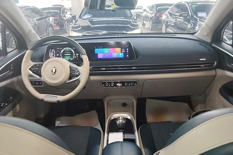 Used ORA Good Cat 2021 400km Standard Range Venus Edition Lithium-Ion Battery Center Console