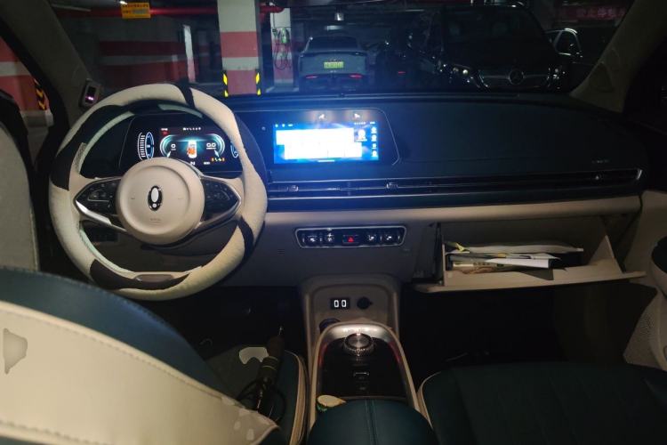 Used ORA Good Cat 2021 400km Standard Range Athena Edition Lithium-Ion Battery Center Console