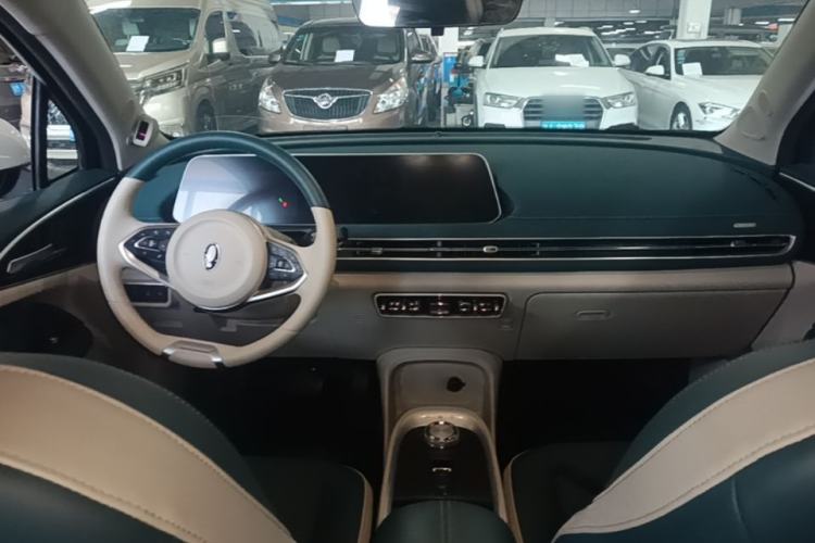 Used ORA Good Cat 2021 400km Standard Range Athena Edition Lithium-Ion Battery Center Console