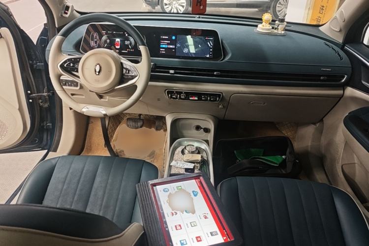 Used ORA Good Cat 2021 400km Standard Range Athena Edition Lithium-Ion Battery Center Console