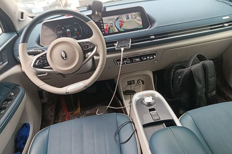 Used ORA Good Cat 2021 400km Standard Range Muse Edition Lithium-Ion Battery Center Console