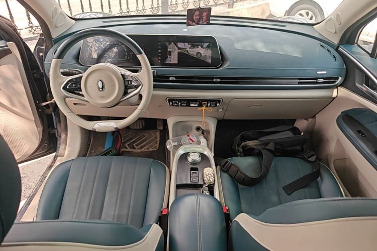 Used ORA Good Cat 2021 400km Standard Range Venus Edition Lithium-Ion Battery Center Console