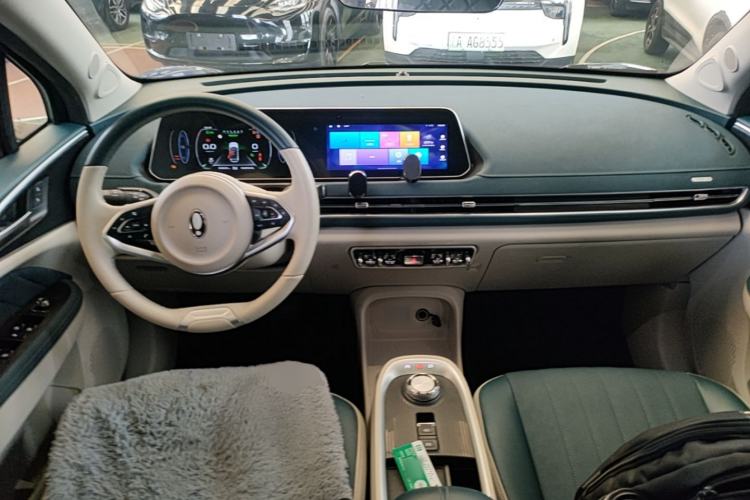 Used ORA Good Cat 2021 400km Standard Range Venus Edition Lithium Iron Phosphate Center Console