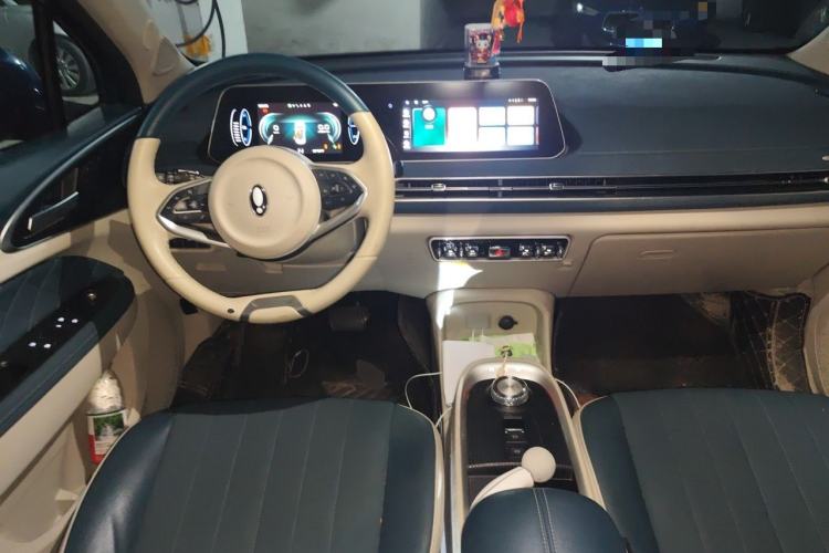 Used ORA Good Cat 2021 400km Standard Range Venus Edition Lithium-Ion Battery Center Console