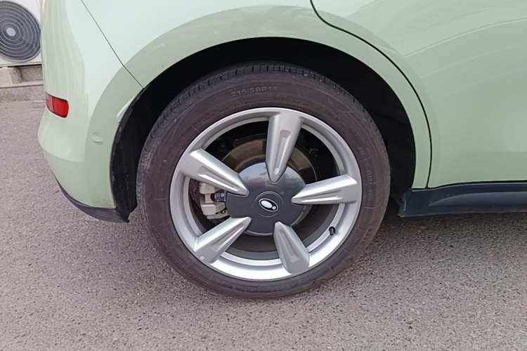 Used ORA Good Cat 2021 400km Standard Range Athena Edition Lithium-Ion Battery Exterior 5