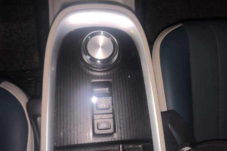 Used ORA Good Cat 2021 400km Standard Range Athena Edition Lithium-Ion Battery Gear Lever