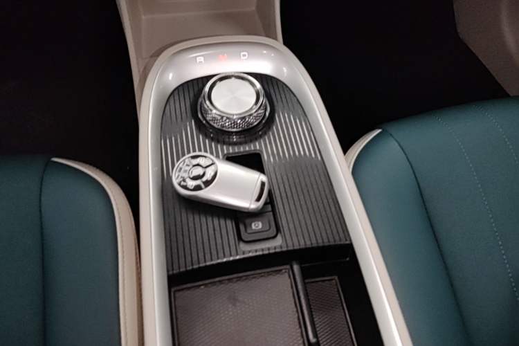 Used ORA Good Cat 2021 400km Standard Range Venus Edition Lithium-Ion Battery Gear Lever