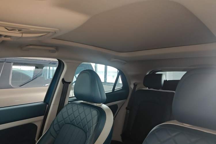 Used ORA Good Cat 2021 400km Standard Range Venus Edition Lithium-Ion Battery Headliner