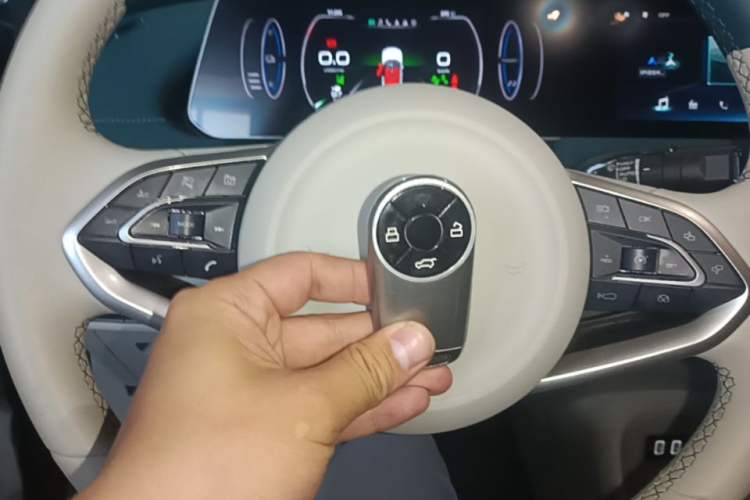 Used ORA Good Cat 2021 400km Standard Range Athena Edition Lithium-Ion Battery Interior 1