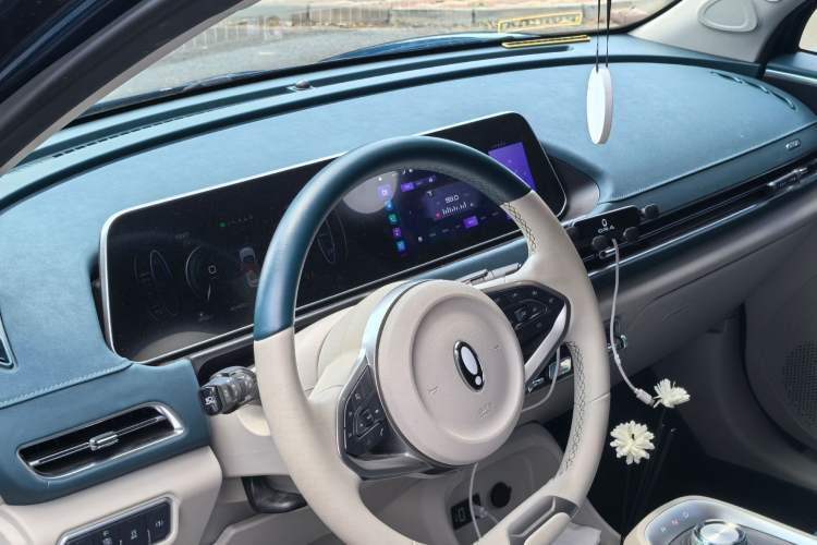 Used ORA Good Cat 2021 400km Standard Range Venus Edition Lithium-Ion Battery Interior 2