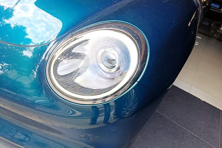 Used ORA Good Cat 2021 500km Long-Range Poseidon Edition Lithium-Ion Battery Left Front Headlight