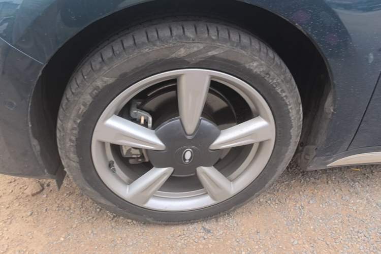 Used ORA Good Cat 2021 400km Standard Range Athena Edition Lithium-Ion Battery Left Front Wheel Hub
