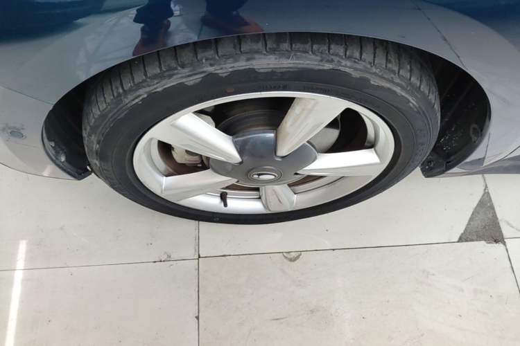 Used ORA Good Cat 2021 400km Standard Range Athena Edition Lithium Iron Phosphate Left Front Wheel Hub