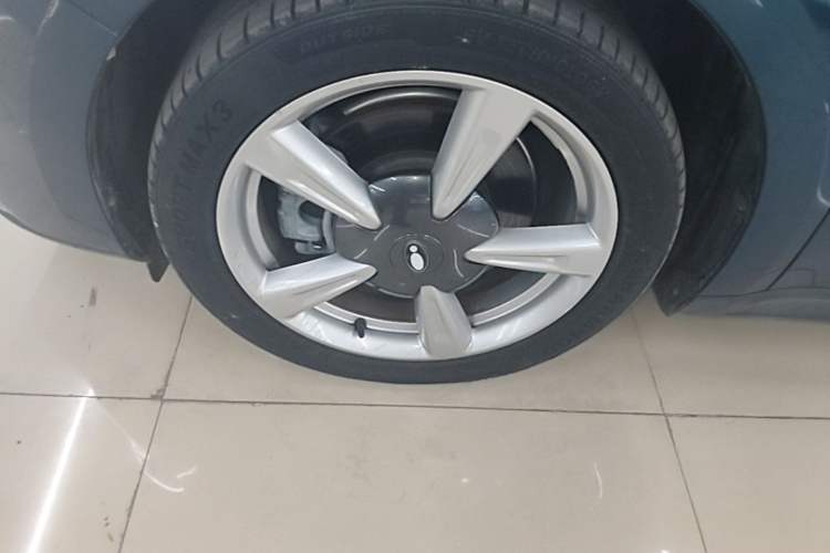 Used ORA Good Cat 2021 400km Standard Range Venus Edition Lithium-Ion Battery Left Front Wheel Hub