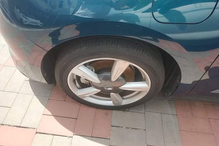Used ORA Good Cat 2021 400km Standard Range Venus Edition Lithium-Ion Battery Left Front Wheel Hub