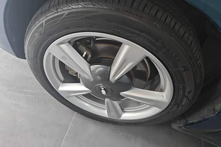 Used ORA Good Cat 2021 400km Standard Range Athena Edition Lithium-Ion Battery Left Front Wheel Hub