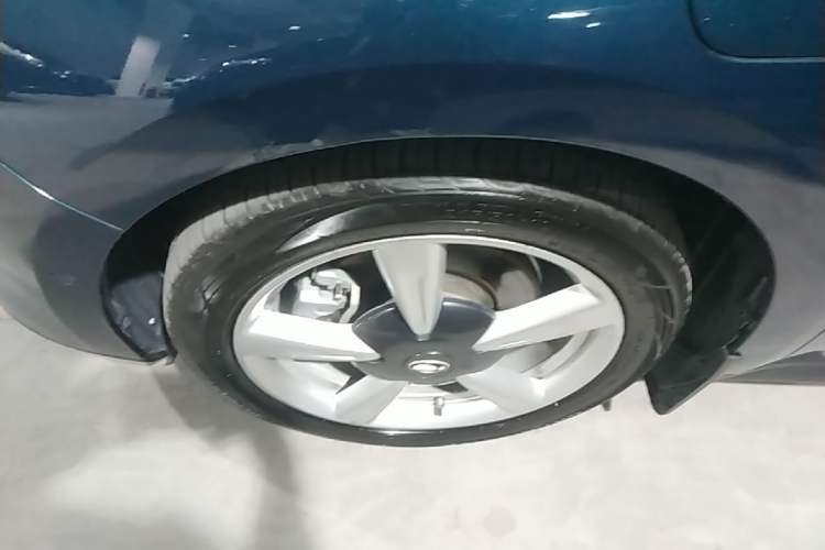 Used ORA Good Cat 2021 400km Standard Range Athena Edition Lithium Iron Phosphate Left Front Wheel Hub