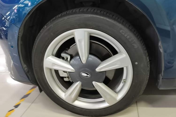 Used ORA Good Cat 2021 400km Standard Range Athena Edition Lithium-Ion Battery Left Front Wheel Hub