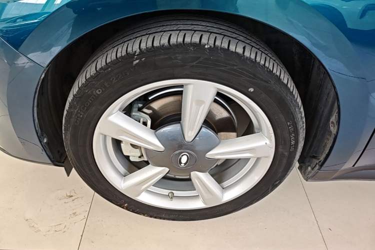 Used ORA Good Cat 2021 400km Standard Range Venus Edition Lithium-Ion Battery Left Front Wheel Hub