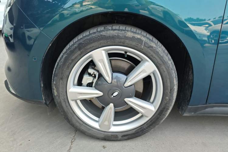 Used ORA Good Cat 2021 400km Standard Range Athena Edition Lithium Iron Phosphate Left Front Wheel Hub