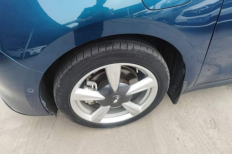 Used ORA Good Cat 2021 400km Standard Range Athena Edition Lithium-Ion Battery Left Front Wheel Hub