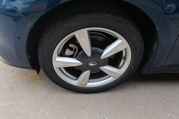 Used ORA Good Cat 2021 400km Standard Range Athena Edition Lithium Iron Phosphate Left Front Wheel Hub