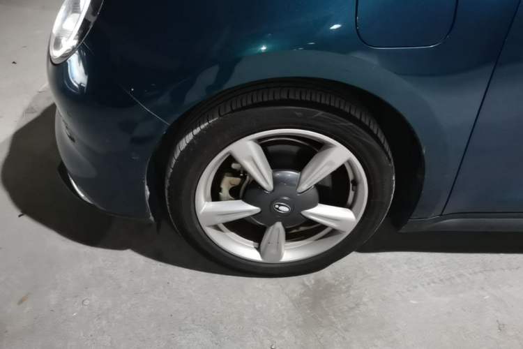 Used ORA Good Cat 2021 400km Standard Range Athena Edition Lithium Iron Phosphate Left Front Wheel Hub