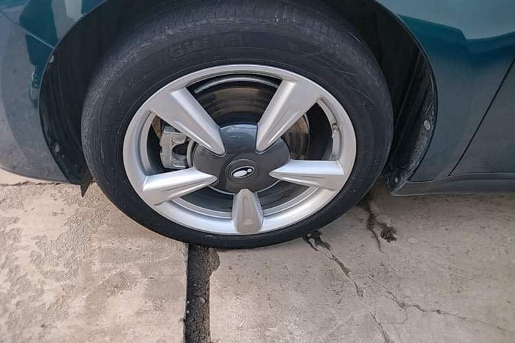 Used ORA Good Cat 2021 400km Standard Range Venus Edition Lithium-Ion Battery Left Front Wheel Hub