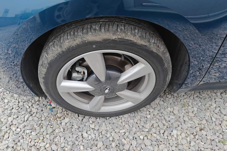 Used ORA Good Cat 2021 400km Standard Range Venus Edition Lithium-Ion Battery Left Front Wheel Hub