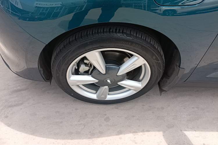 Used ORA Good Cat 2021 400km Standard Range Venus Edition Lithium-Ion Battery Left Front Wheel Hub