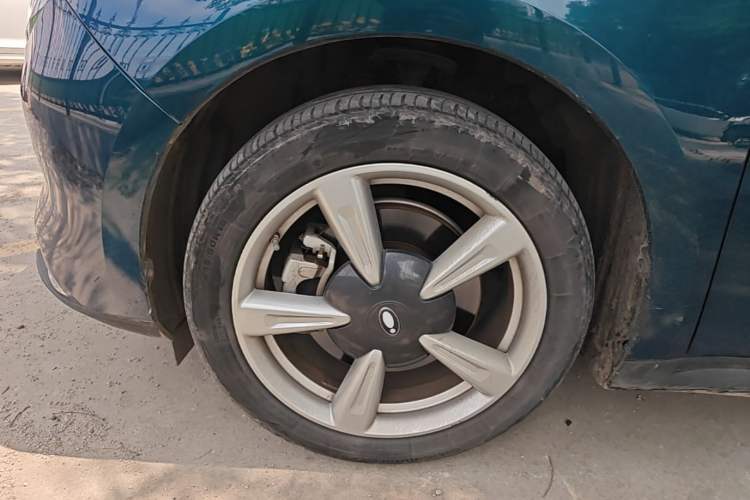 Used ORA Good Cat 2021 400km Standard Range Venus Edition Lithium-Ion Battery Left Front Wheel Hub