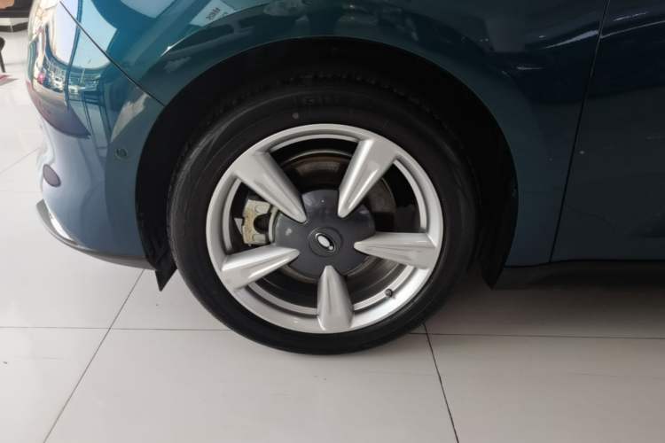 Used ORA Good Cat 2021 400km Standard Range Athena Edition Lithium Iron Phosphate Left Front Wheel Hub