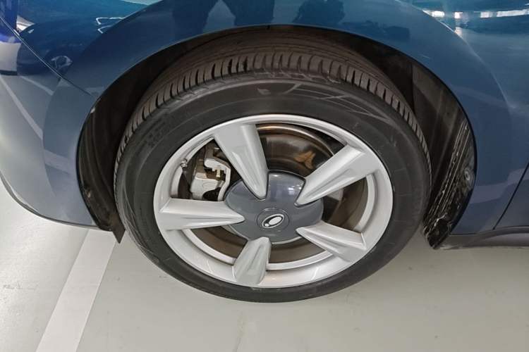 Used ORA Good Cat 2021 400km Standard Range Venus Edition Lithium Iron Phosphate Left Front Wheel Hub